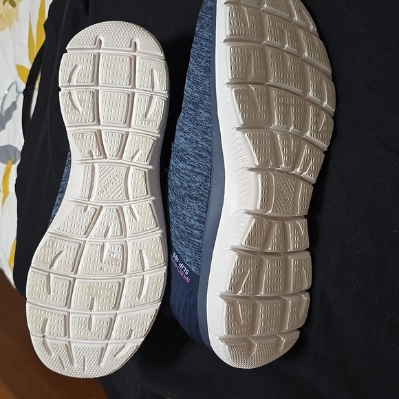 Skechers Summits Slip Ins.    9  WIDE FIT - Picture 4 of 4